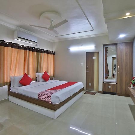 Oyo 41929 Hotel Loyal Residency Джамнагар Экстерьер фото