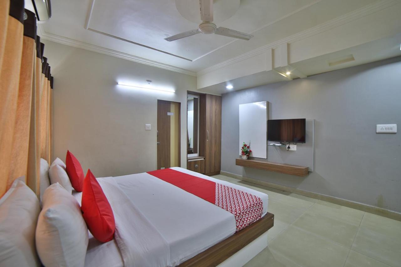 Oyo 41929 Hotel Loyal Residency Джамнагар Экстерьер фото