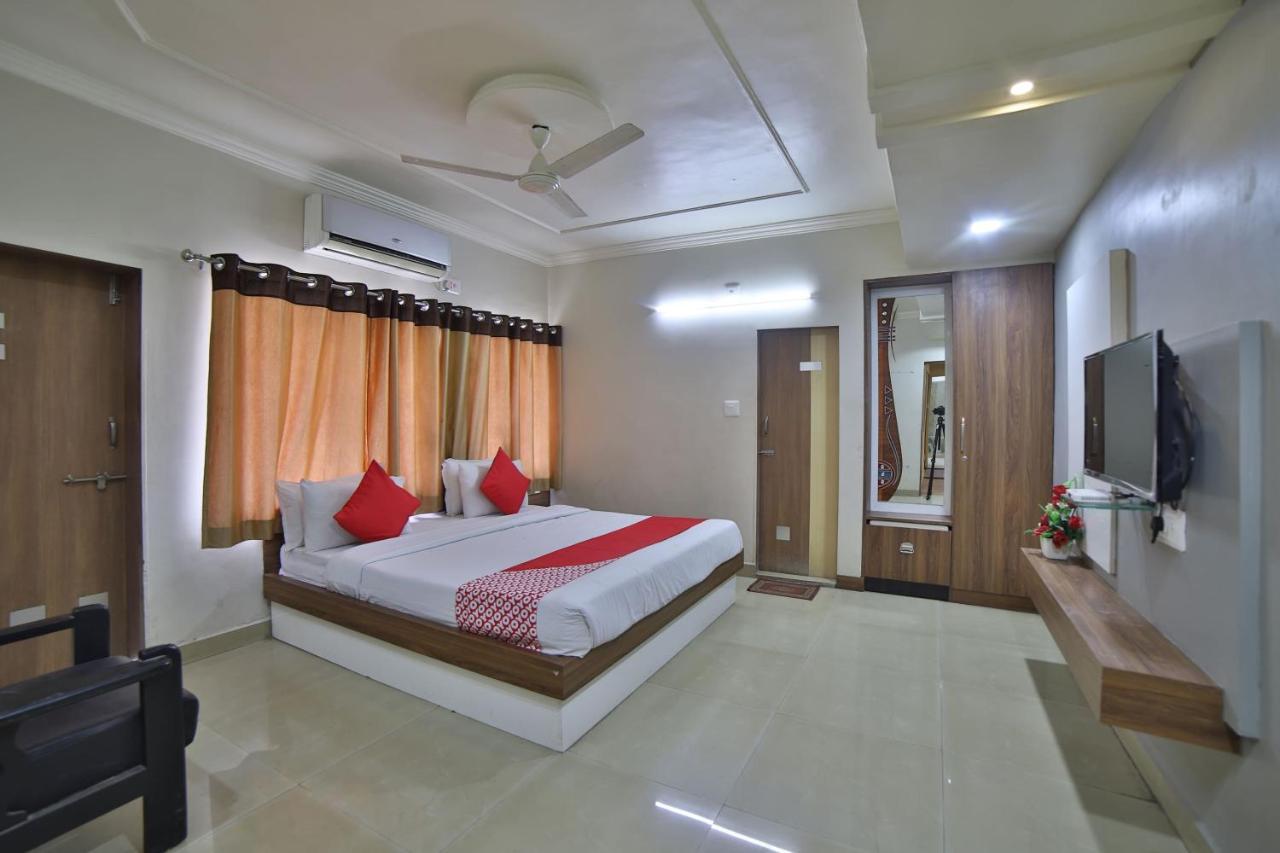 Oyo 41929 Hotel Loyal Residency Джамнагар Экстерьер фото