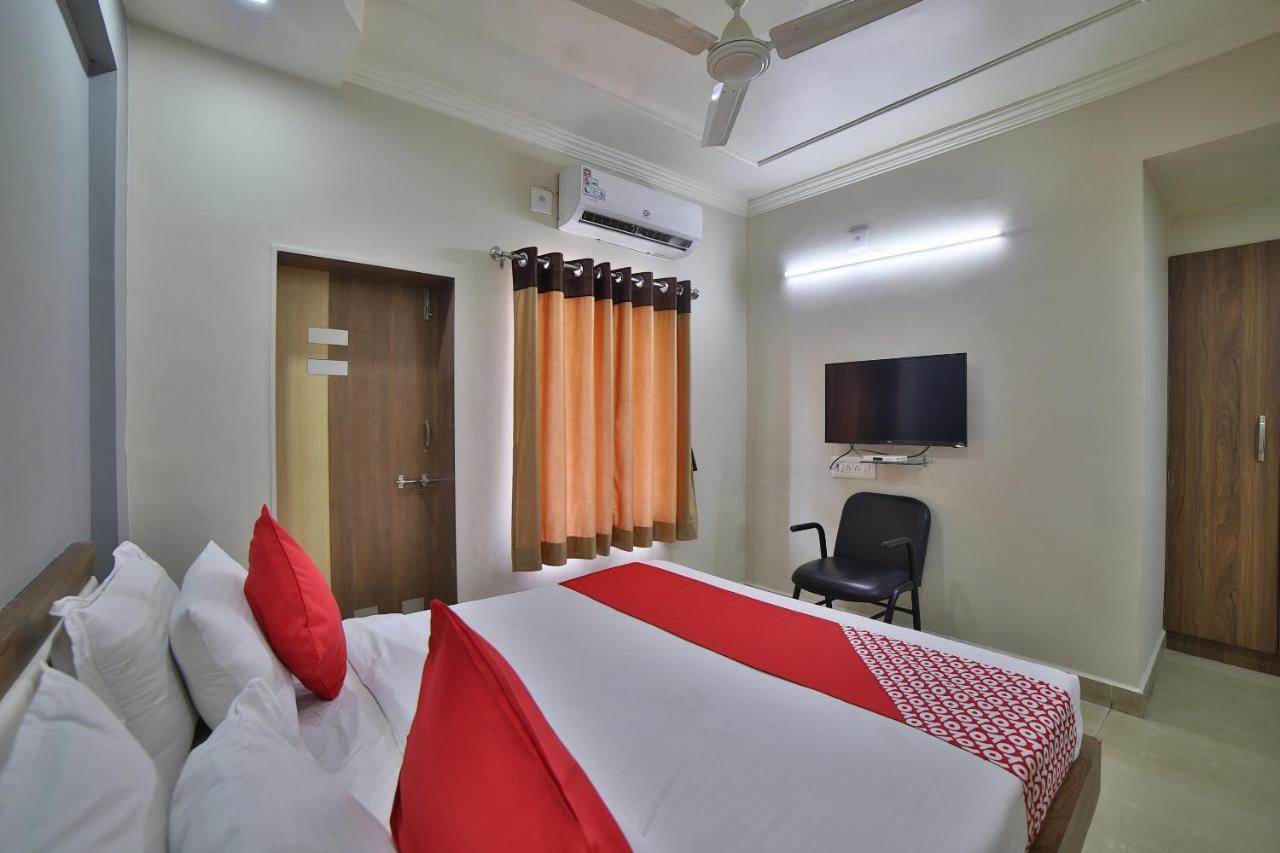 Oyo 41929 Hotel Loyal Residency Джамнагар Экстерьер фото
