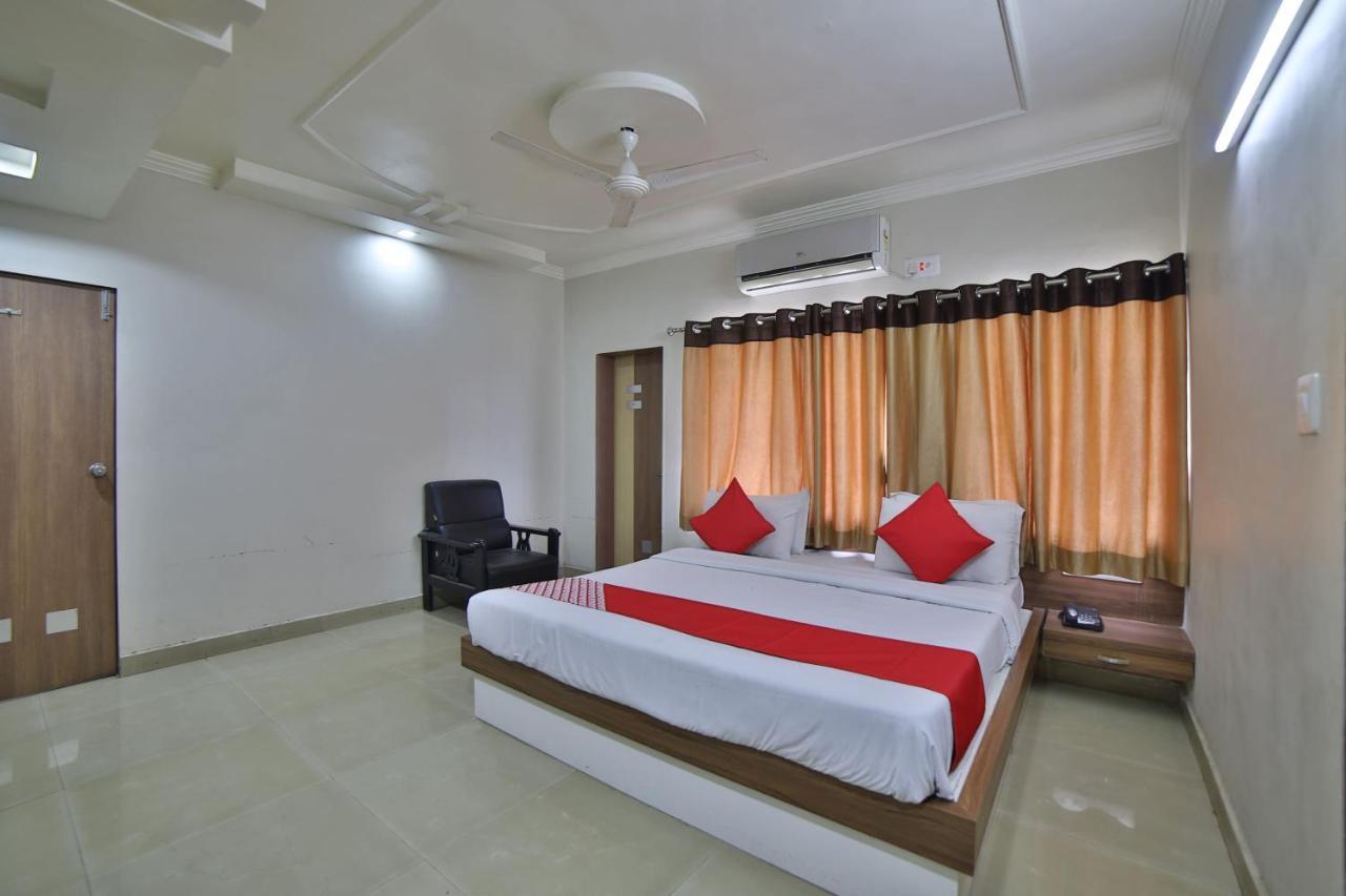 Oyo 41929 Hotel Loyal Residency Джамнагар Экстерьер фото