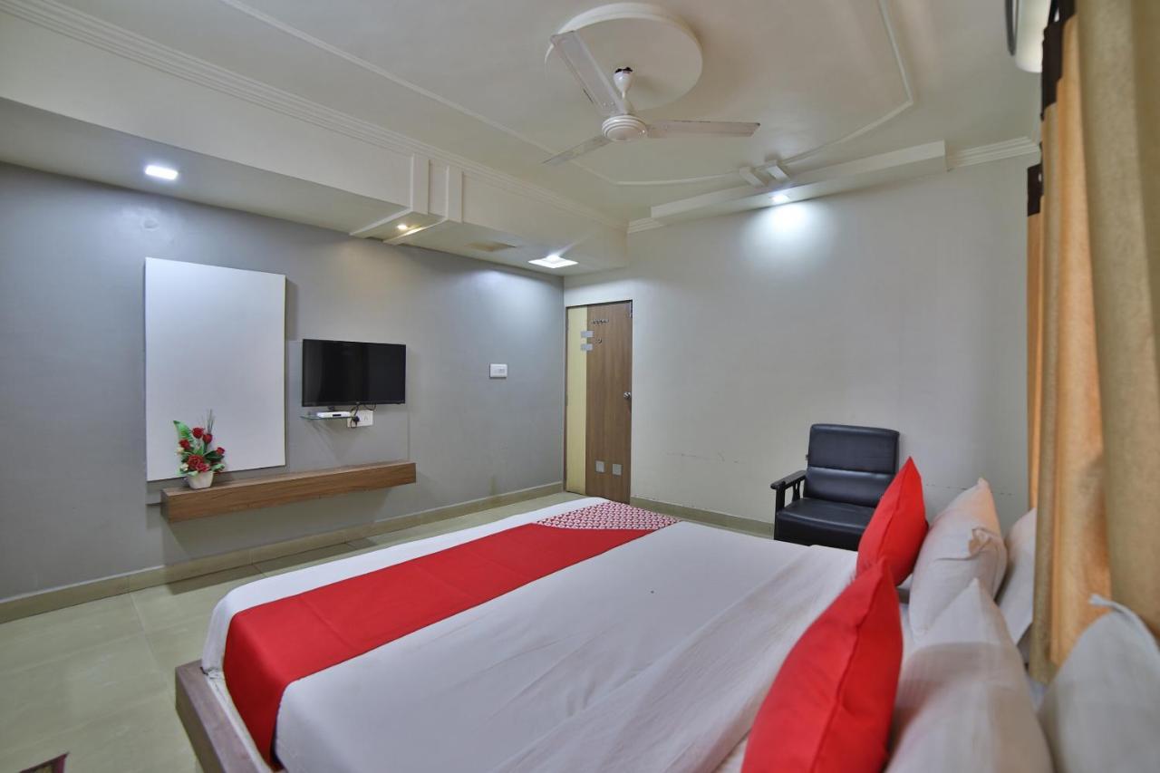 Oyo 41929 Hotel Loyal Residency Джамнагар Экстерьер фото
