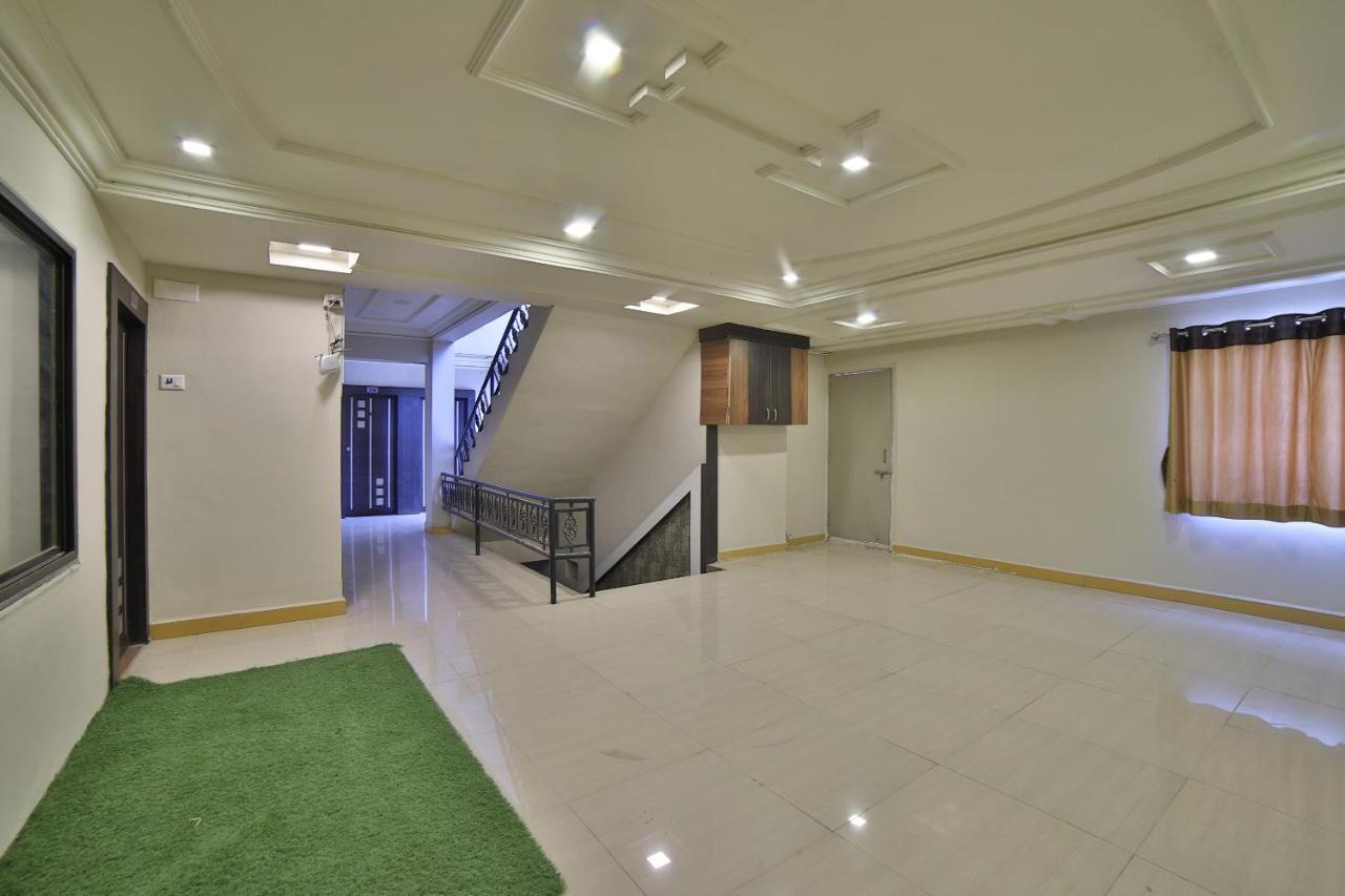 Oyo 41929 Hotel Loyal Residency Джамнагар Экстерьер фото