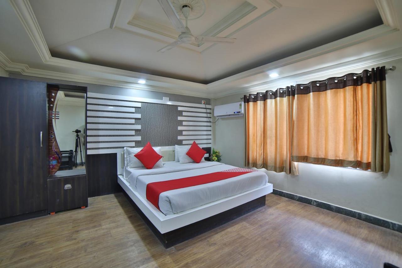 Oyo 41929 Hotel Loyal Residency Джамнагар Экстерьер фото
